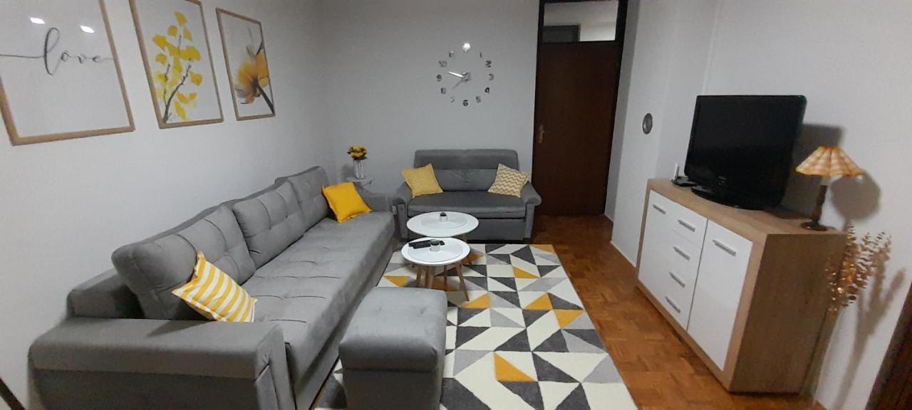 Cozy And Sunny Apartment Near The Airport Saraievo Exterior foto