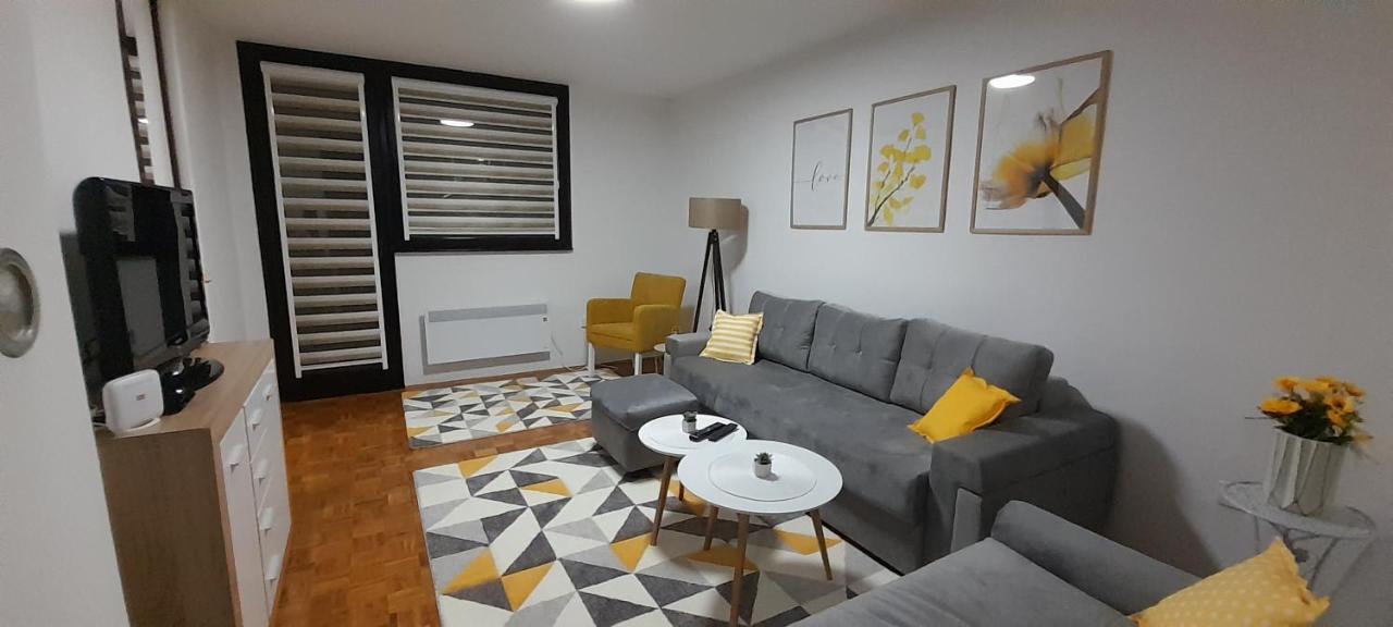 Cozy And Sunny Apartment Near The Airport Saraievo Exterior foto